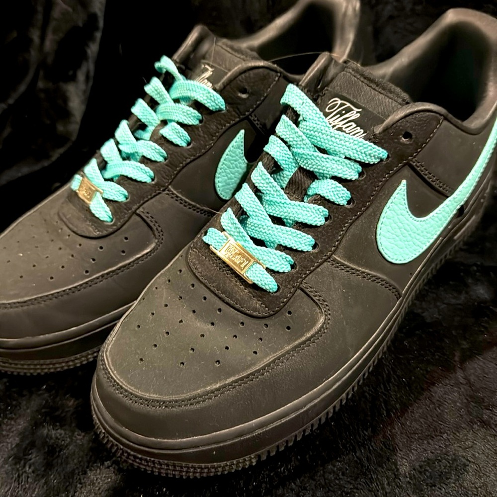 New without box Tiffany Nike AF1’s size 42 (men’s 8.5)